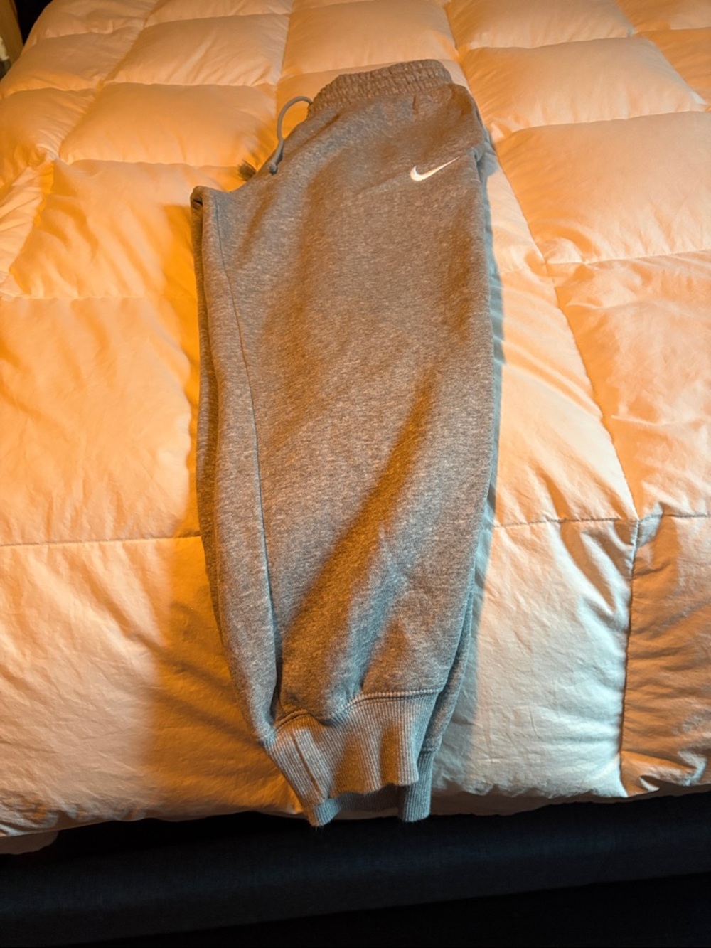 Women’s petite Nike sweat pant excellent condition with pockets